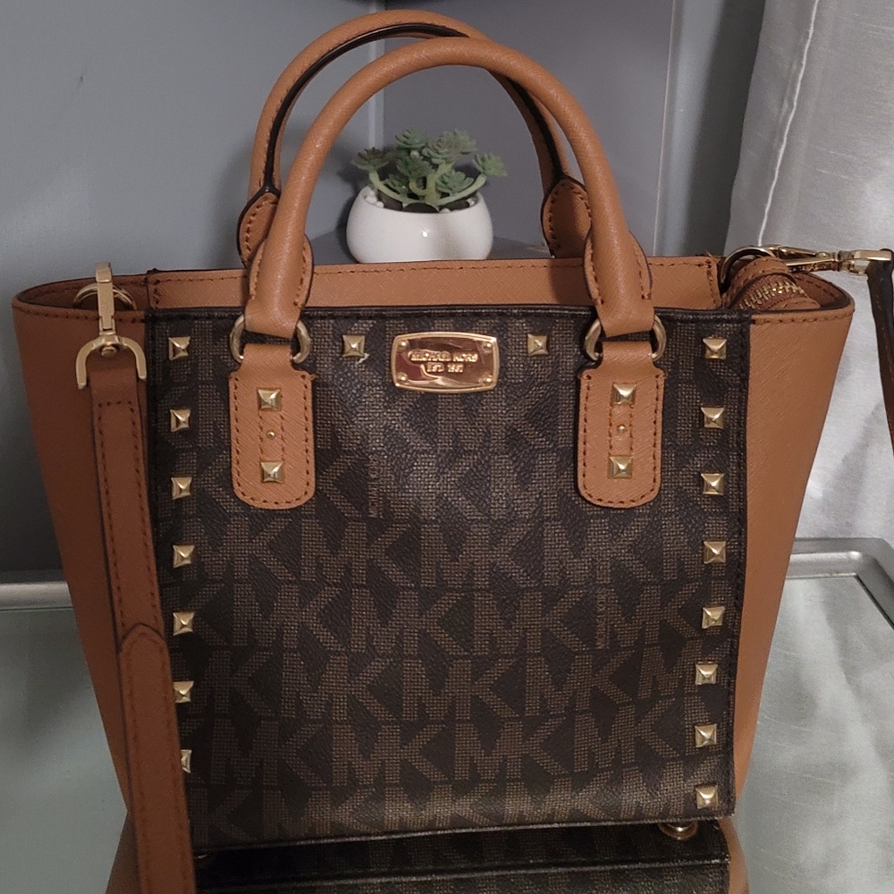 Michael Kors Purse, like new!